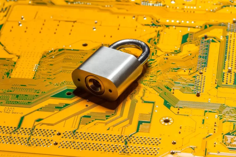 Atacuri DDoS în 2025: Ghid de protecție pentru administratori de rețea
